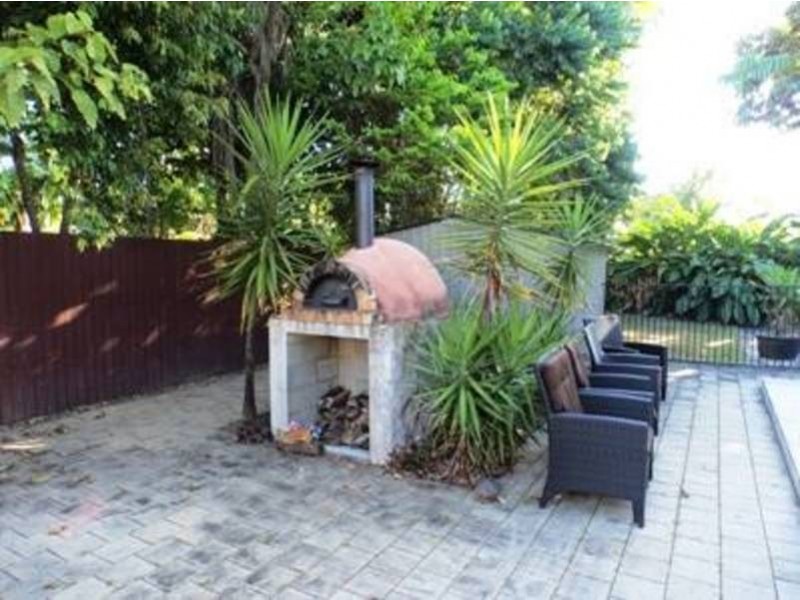 289 Pease Street, Edge Hill QLD 4870