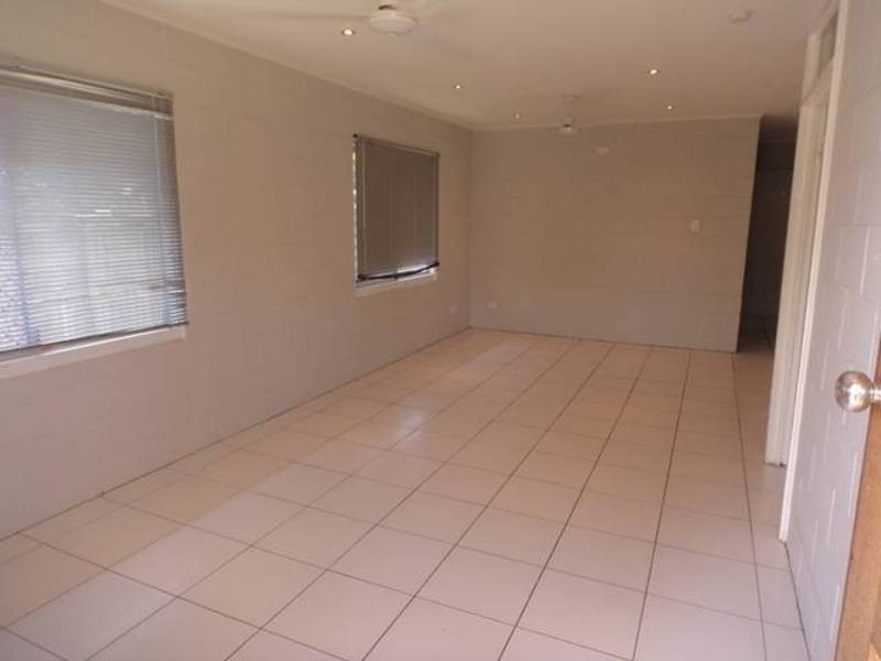 1 & 2/1  Perkins Street, Manoora QLD 4870