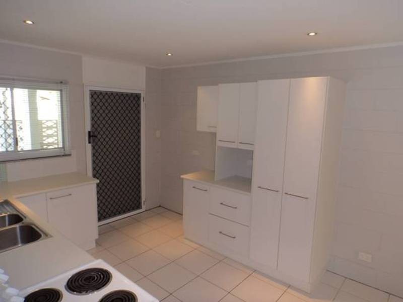 1 & 2/1  Perkins Street, Manoora QLD 4870