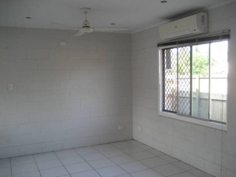 1 & 2/1  Perkins Street, Manoora QLD 4870