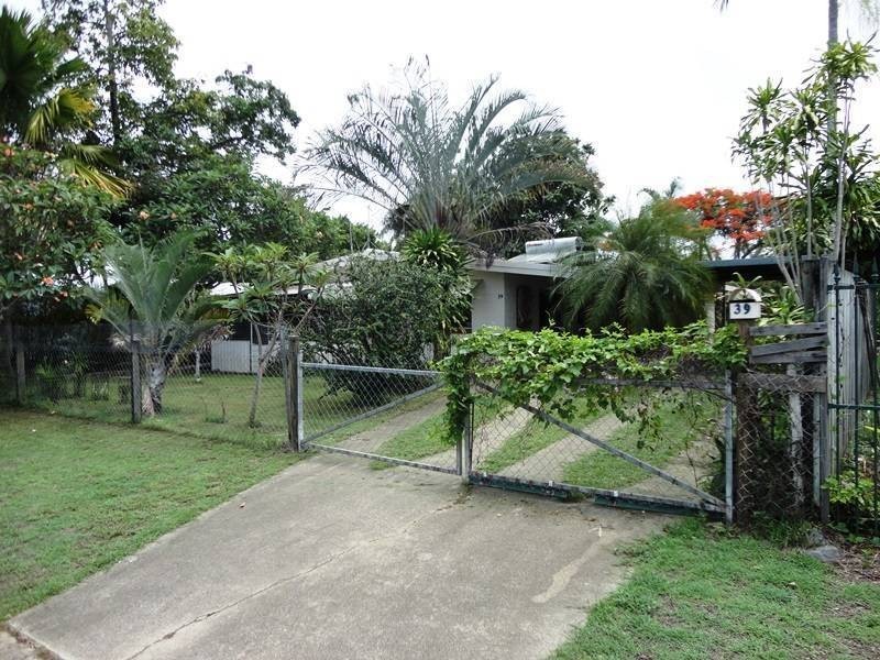 39 Tamarind Street, Holloways Beach QLD 4878