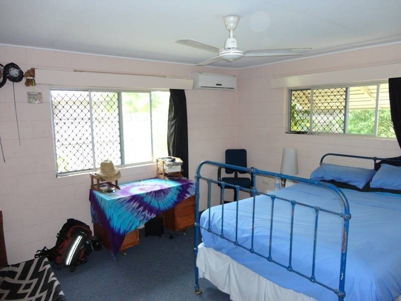 39 Tamarind Street, Holloways Beach QLD 4878