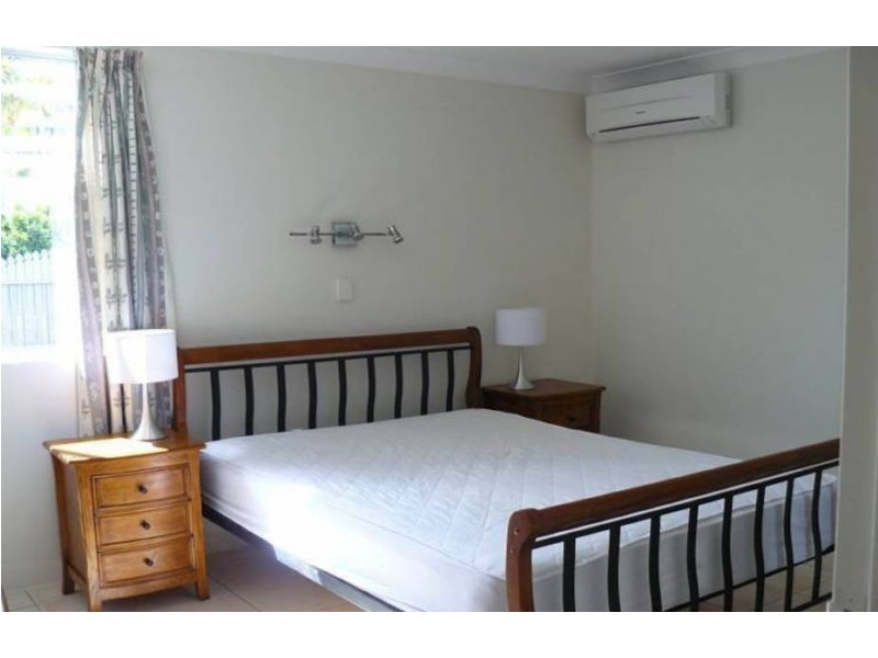 1/211 Lake Street, Cairns North QLD 4870