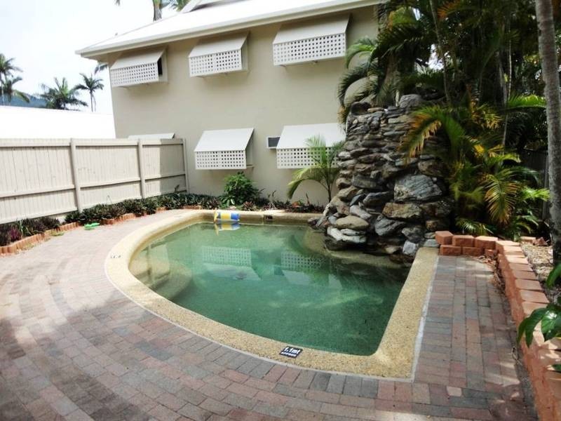 3/4 Brown Street, Woree QLD 4868