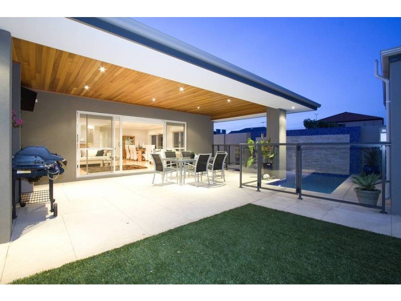 6A  Clydesdale St, Alfred Cove WA 6154