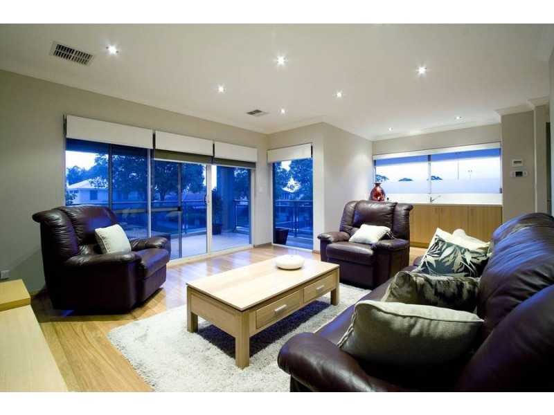 6A  Clydesdale St, Alfred Cove WA 6154