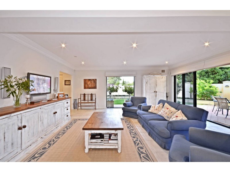 22 Kingsall Rd, Attadale WA 6156