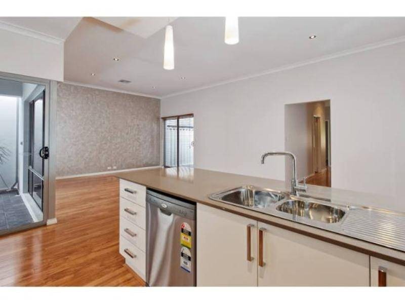 37 Bellairs Rd, Kardinya WA 6163