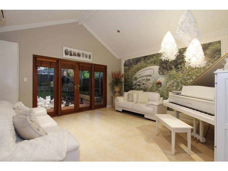 16a Matheson Rd, Applecross WA 6153