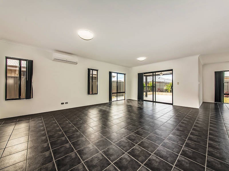 9 Southampton Drive, Piara Waters WA 6112