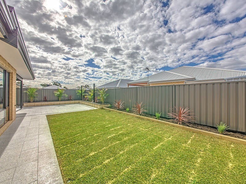 9 Southampton Drive, Piara Waters WA 6112