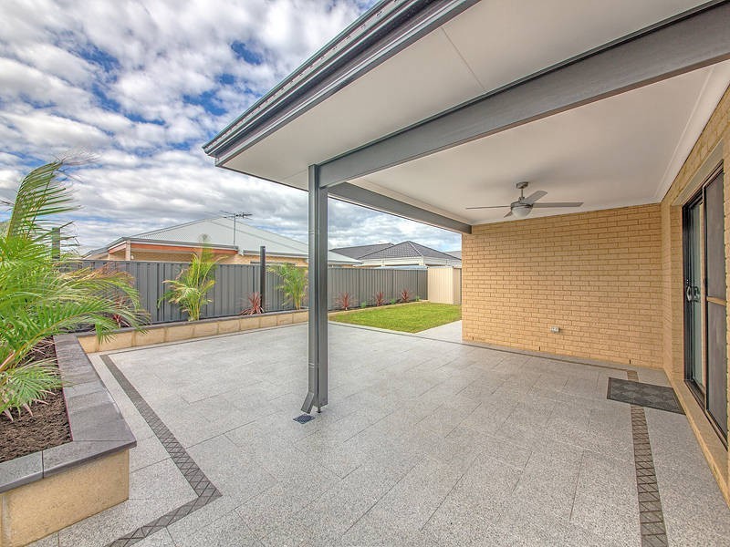 9 Southampton Drive, Piara Waters WA 6112