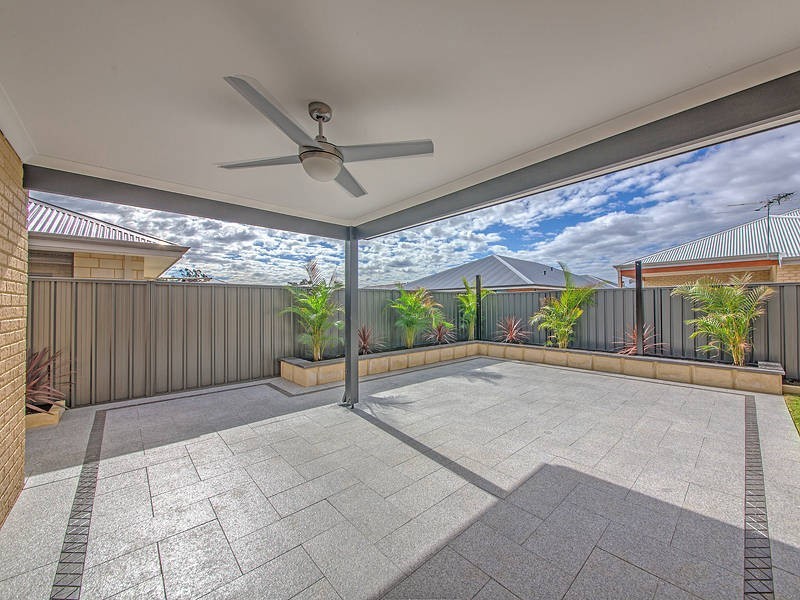 9 Southampton Drive, Piara Waters WA 6112