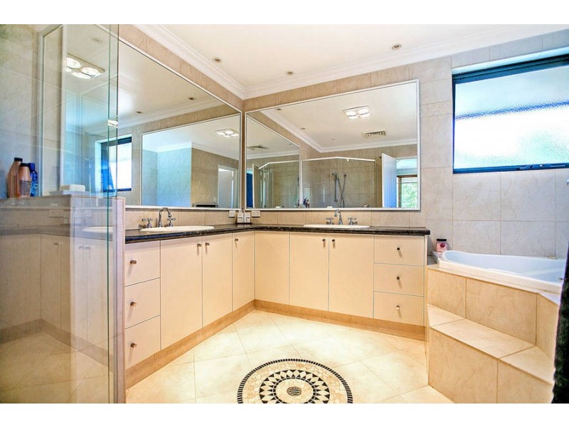 10 Crest Avenue, Mount Pleasant WA 6153