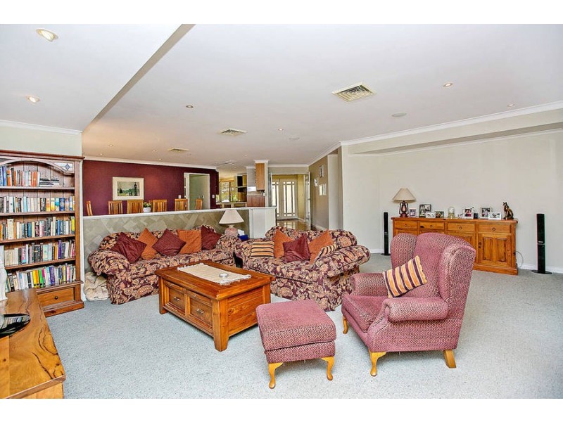 10 Crest Avenue, Mount Pleasant WA 6153