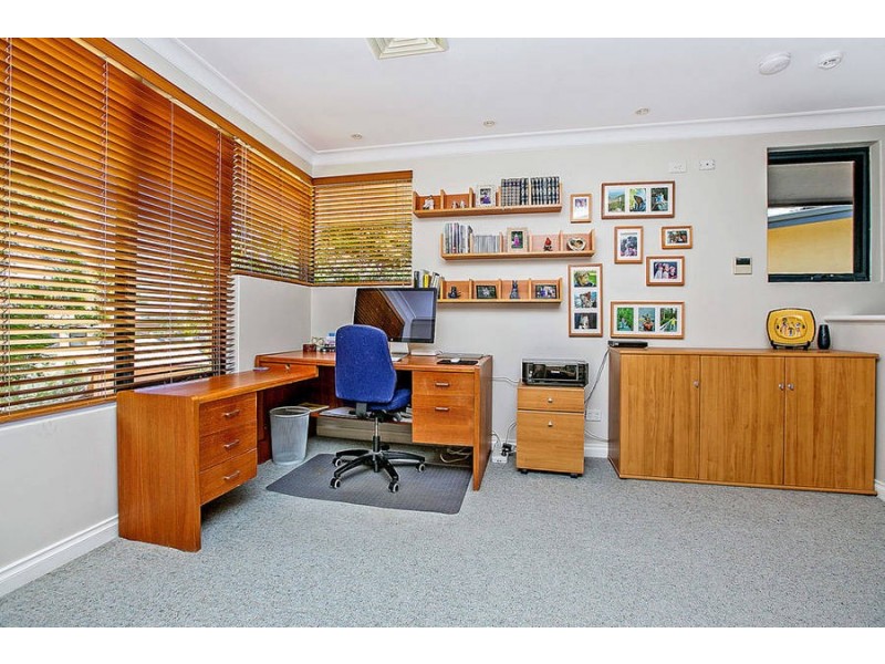 10 Crest Avenue, Mount Pleasant WA 6153