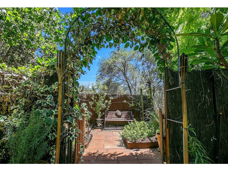 10 Crest Avenue, Mount Pleasant WA 6153