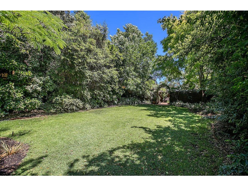 10 Crest Avenue, Mount Pleasant WA 6153