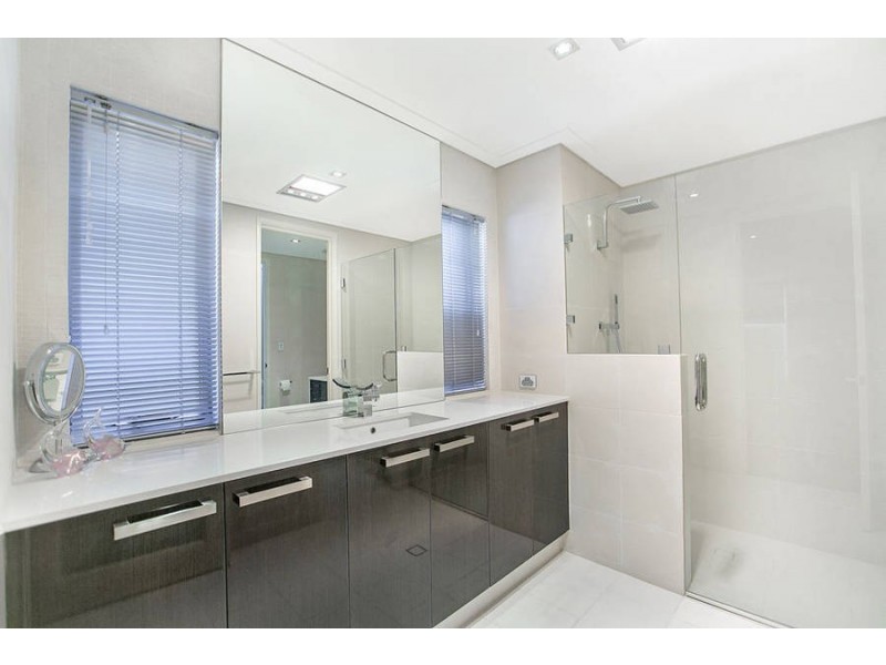 4 Edgehill Walk, Piara Waters WA 6112