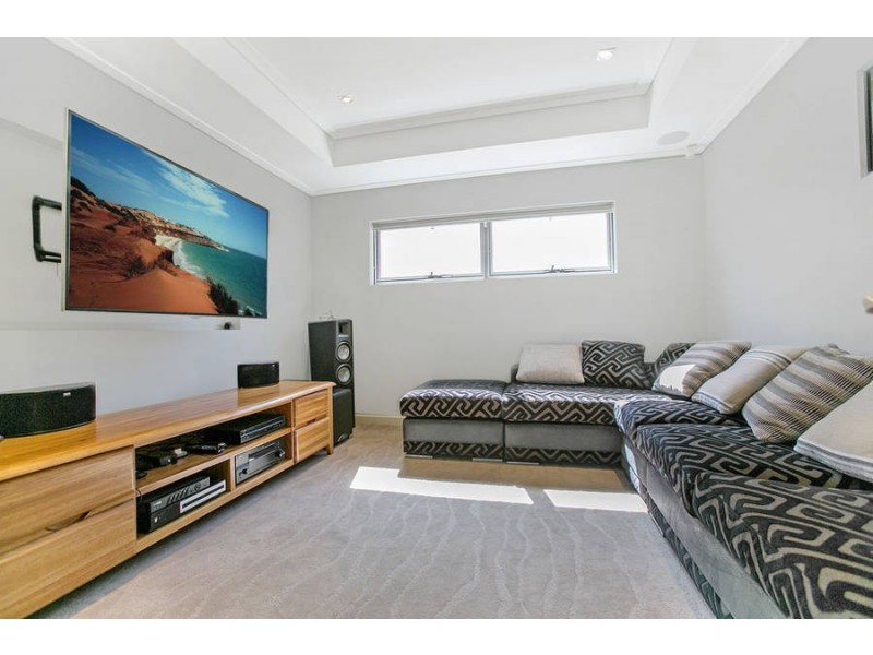 4 Edgehill Walk, Piara Waters WA 6112