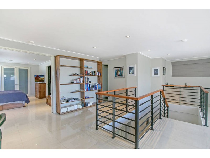 4 Edgehill Walk, Piara Waters WA 6112