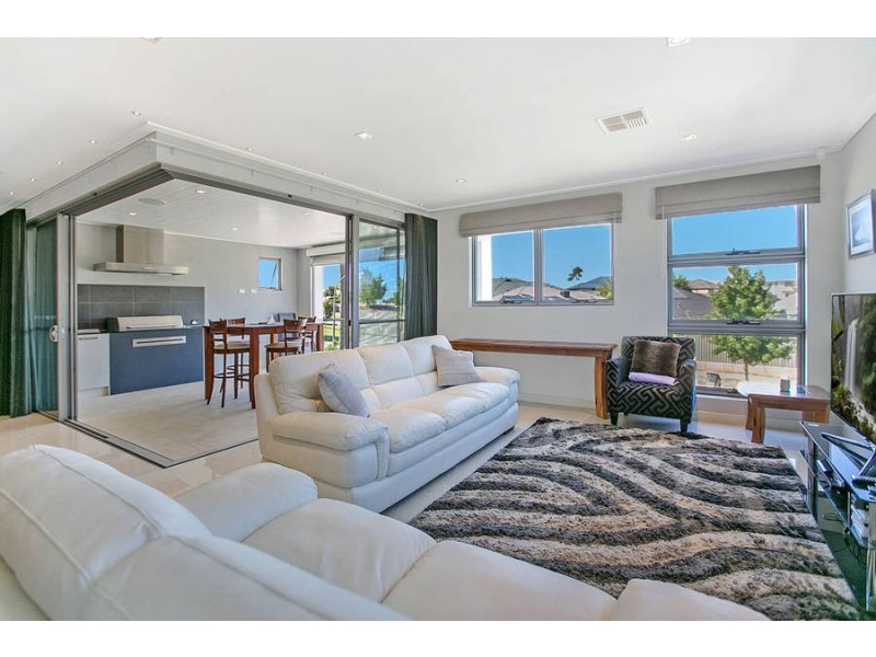 4 Edgehill Walk, Piara Waters WA 6112