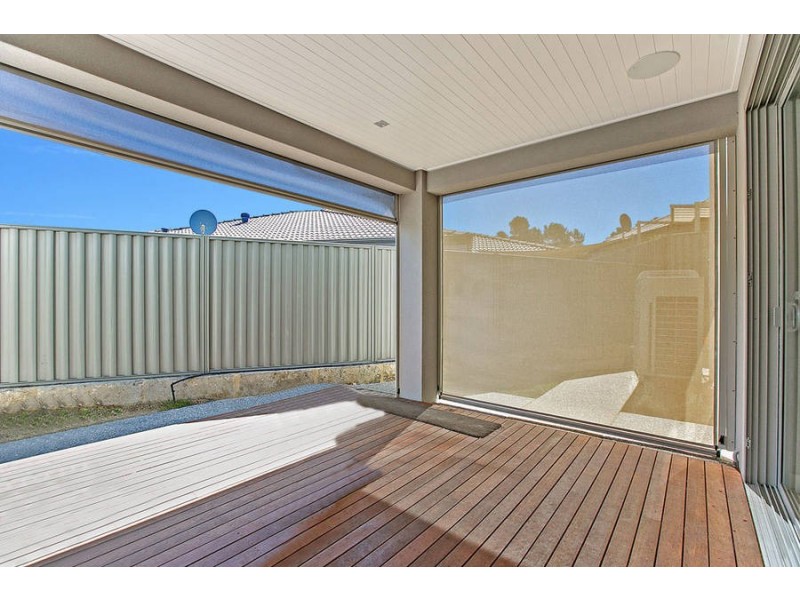 4 Edgehill Walk, Piara Waters WA 6112