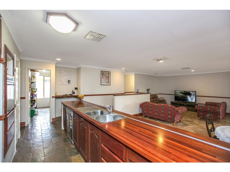 41 Redheart Drive, Thornlie WA 6108