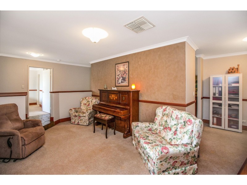 41 Redheart Drive, Thornlie WA 6108
