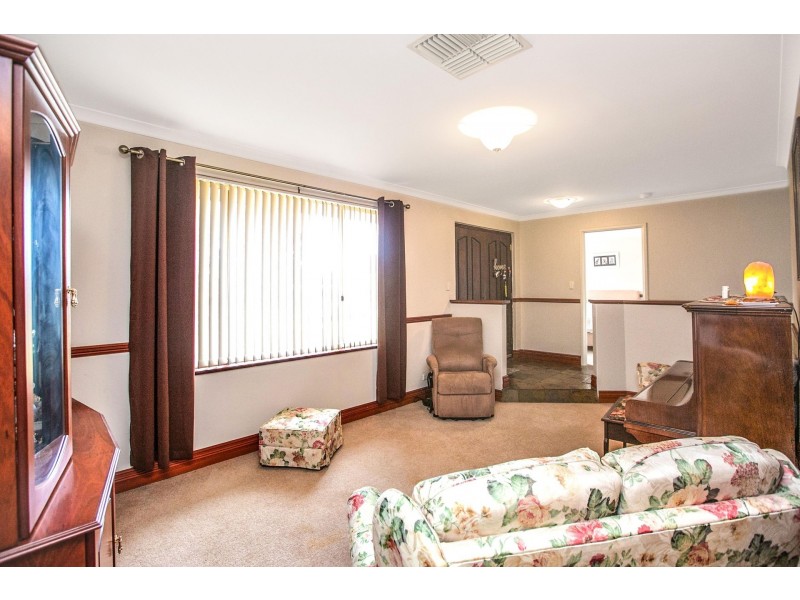 41 Redheart Drive, Thornlie WA 6108