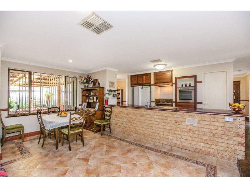 41 Redheart Drive, Thornlie WA 6108