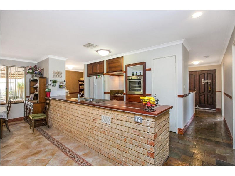 41 Redheart Drive, Thornlie WA 6108
