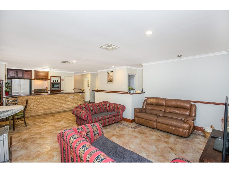 41 Redheart Drive, Thornlie WA 6108