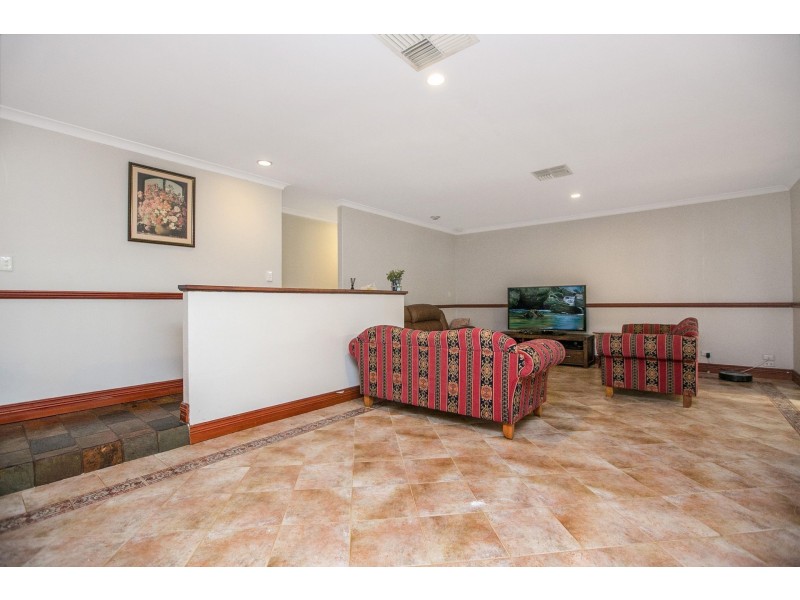 41 Redheart Drive, Thornlie WA 6108
