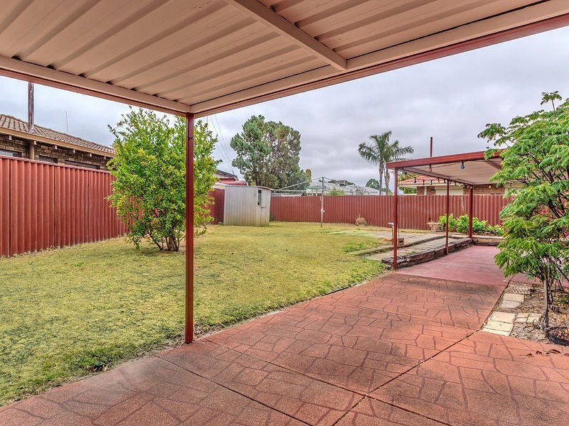 1 Lachlan Road, Thornlie WA 6108