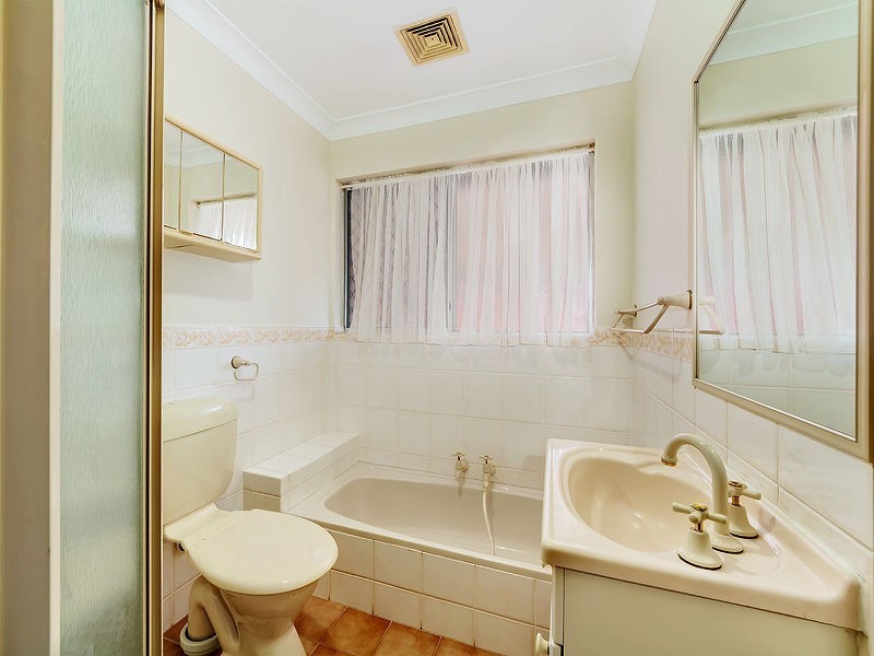 1 Lachlan Road, Thornlie WA 6108