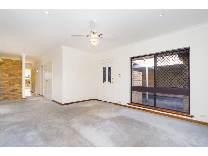 1/11 Sprigg Place, Booragoon WA 6154