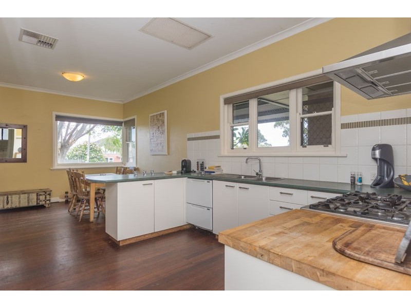 34 Coleman Crescent, Melville WA 6156