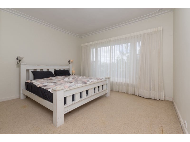 34 Coleman Crescent, Melville WA 6156