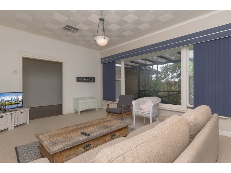 34 Coleman Crescent, Melville WA 6156