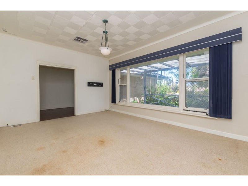 34 Coleman Crescent, Melville WA 6156