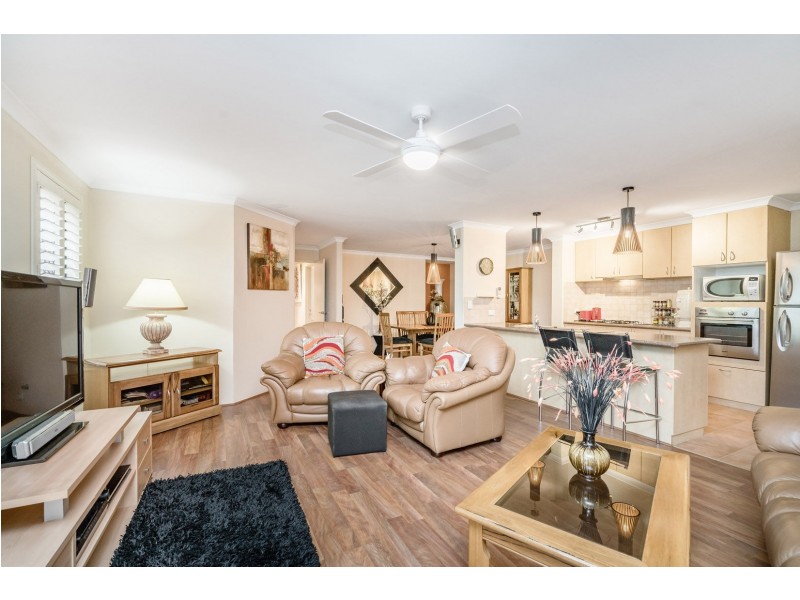 1/18 Serenity Parkway, Hammond Park WA 6164