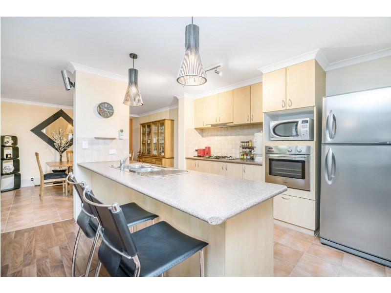 1/18 Serenity Parkway, Hammond Park WA 6164