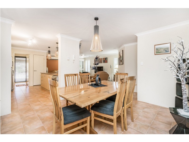 1/18 Serenity Parkway, Hammond Park WA 6164