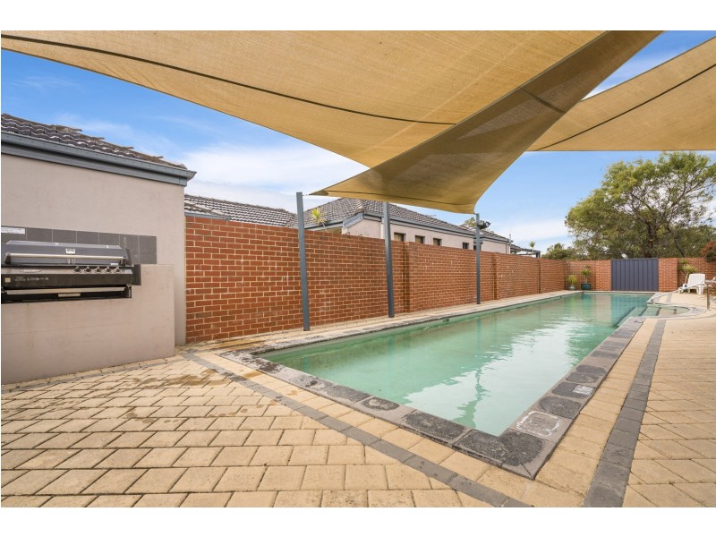 1/18 Serenity Parkway, Hammond Park WA 6164