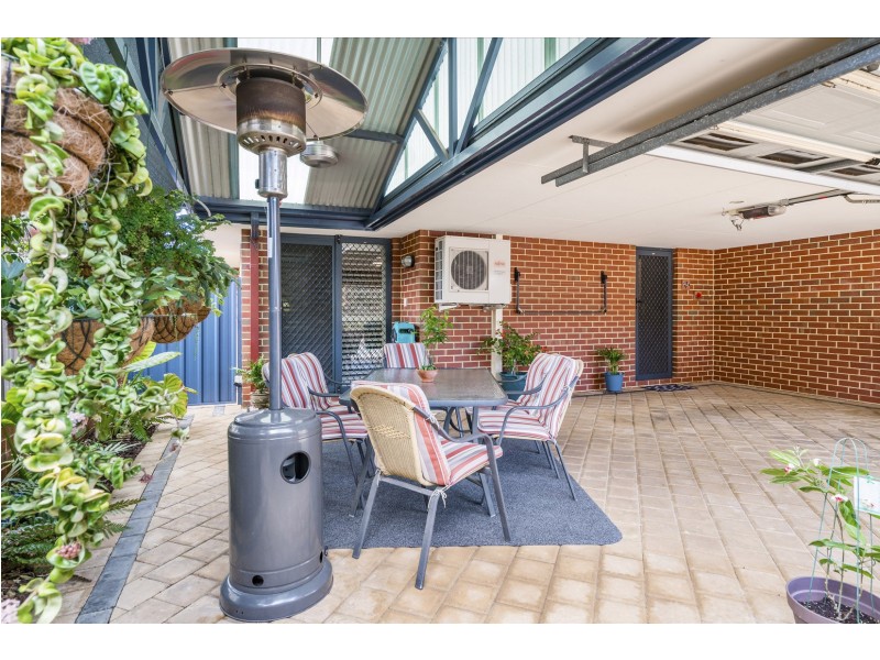 1/18 Serenity Parkway, Hammond Park WA 6164