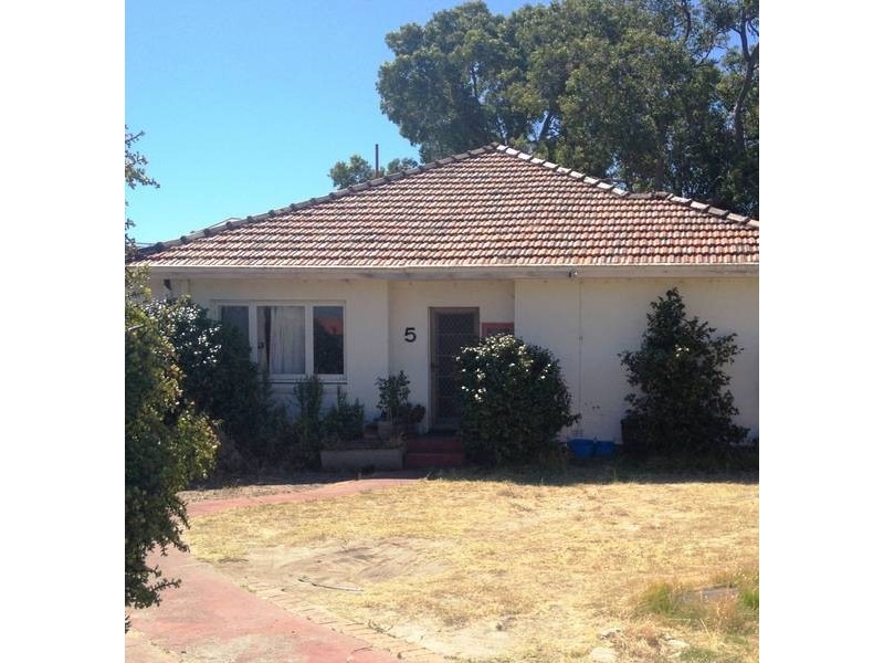 5 Rome Road, Melville WA 6156