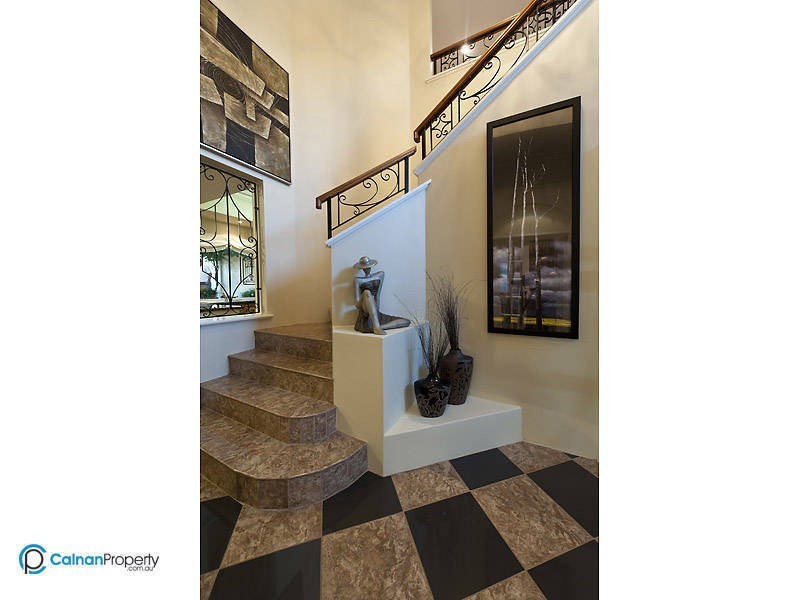 8 Crest Avenue, Mount Pleasant WA 6153