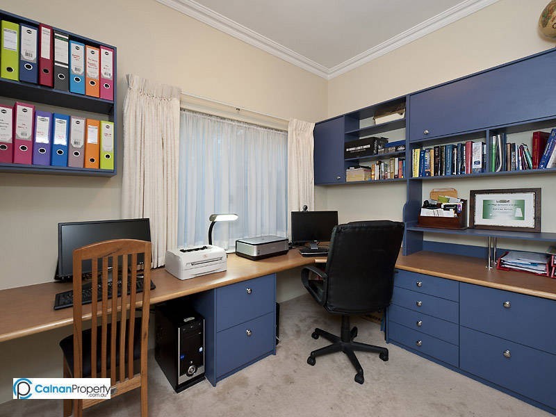 8 Crest Avenue, Mount Pleasant WA 6153