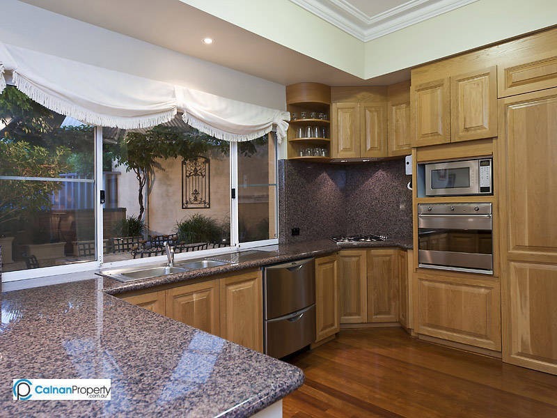 8 Crest Avenue, Mount Pleasant WA 6153